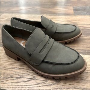 Me Too olive suede heeled loafers 6.5